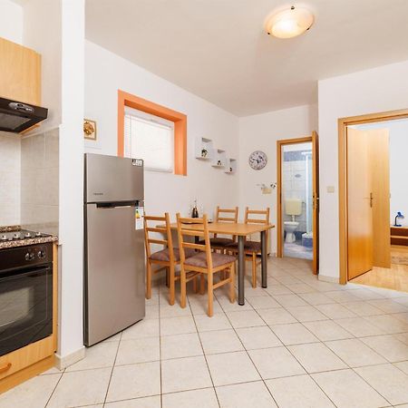 Apartment Julija Повиле Екстериор снимка