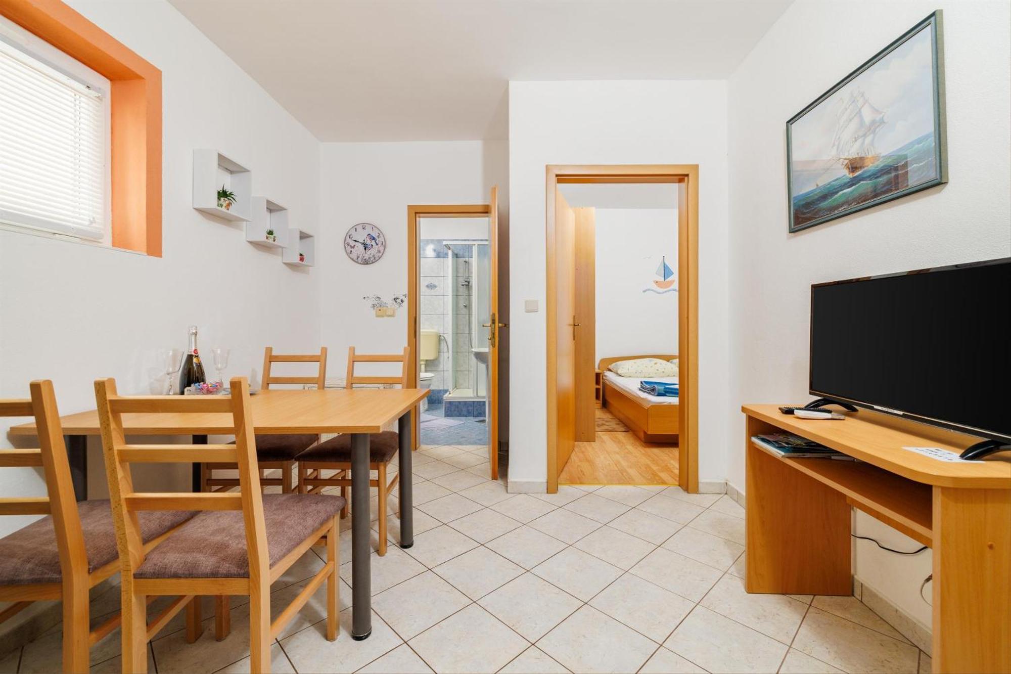 Apartment Julija Повиле Екстериор снимка