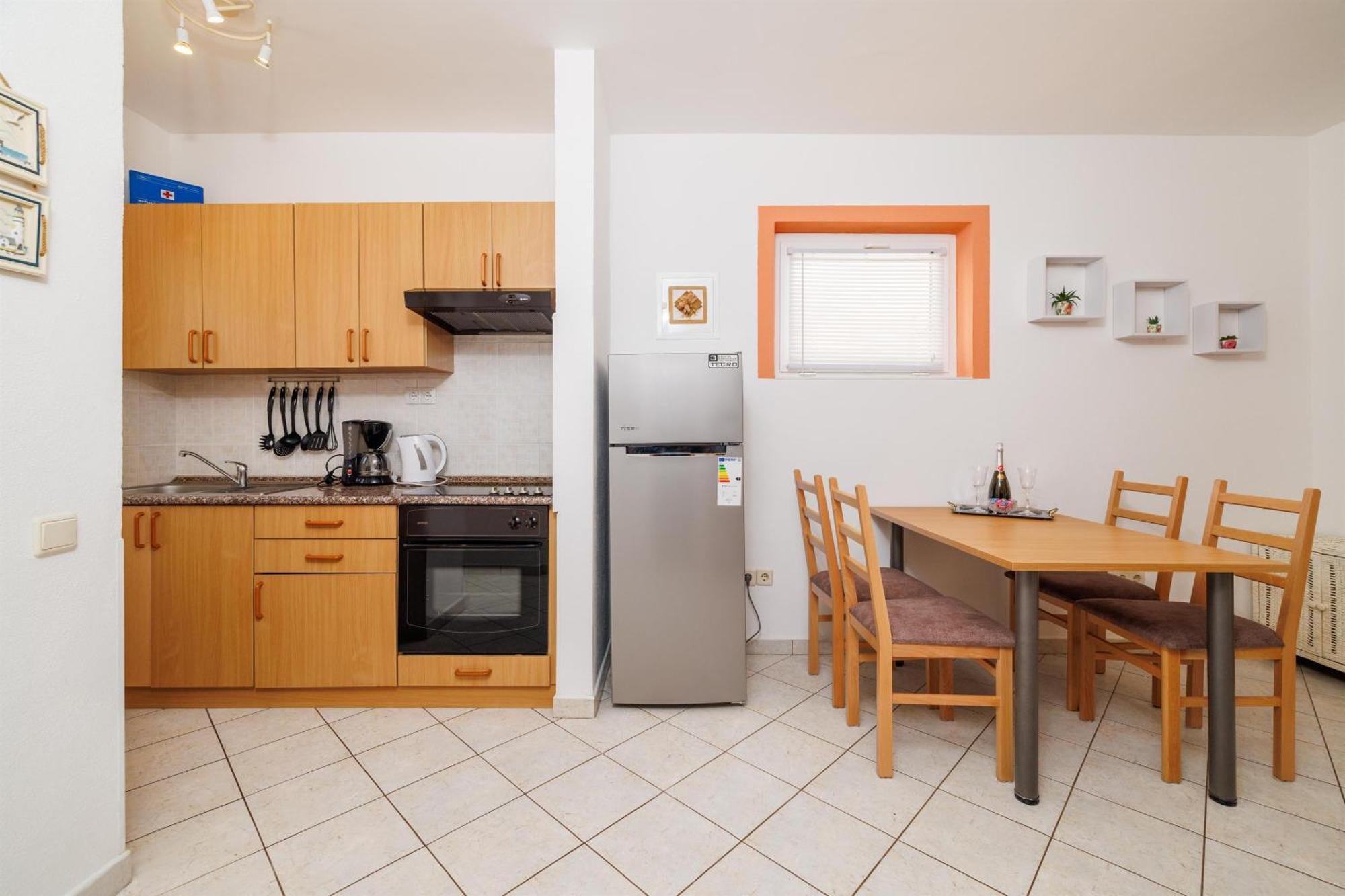 Apartment Julija Повиле Екстериор снимка