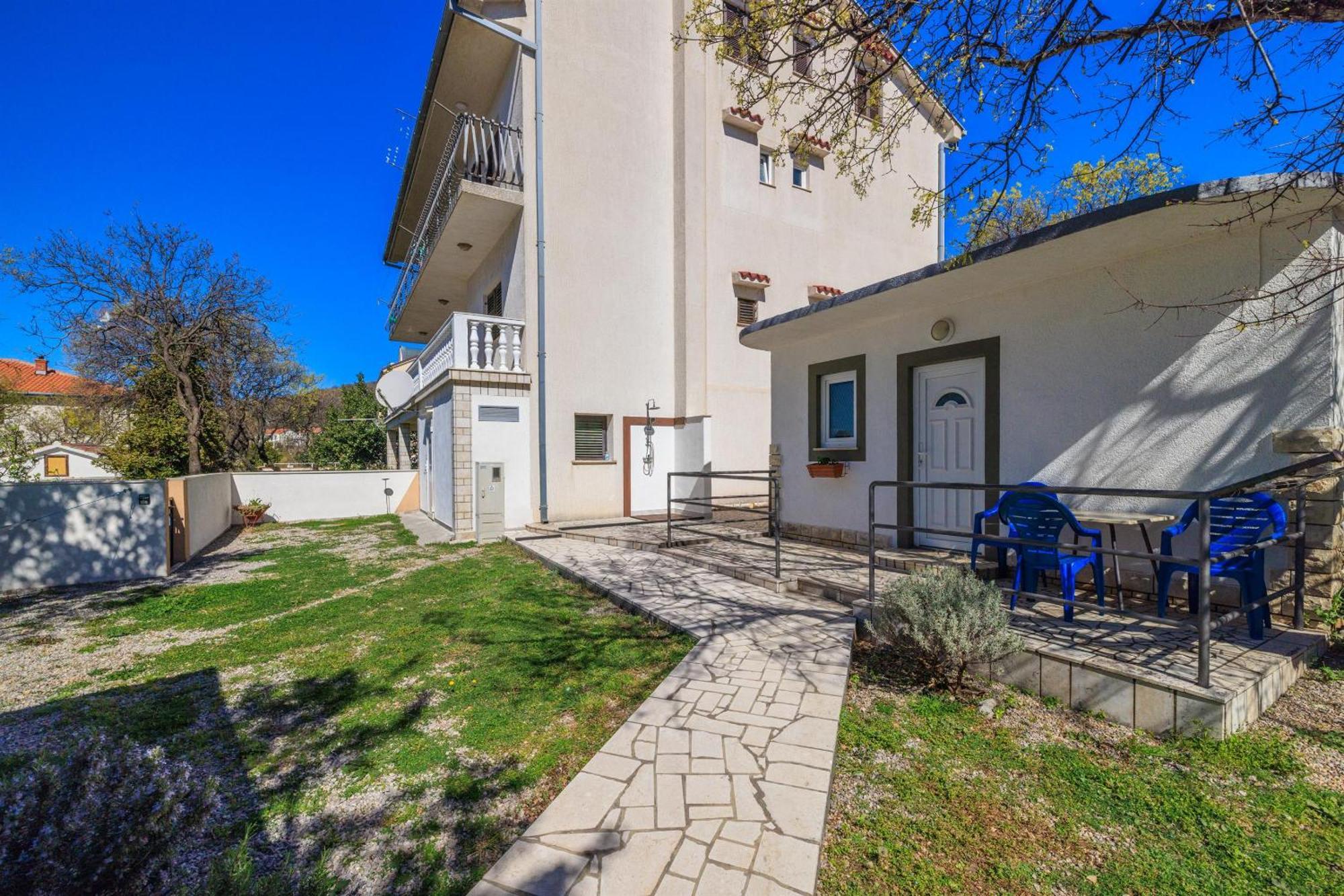 Apartment Julija Повиле Екстериор снимка